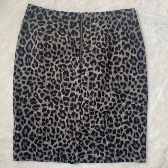 CAbi Leopard Jungle Grey Neutral Animal Print Exposed Zipper Skirt with Pockets - Picture 13 of 13